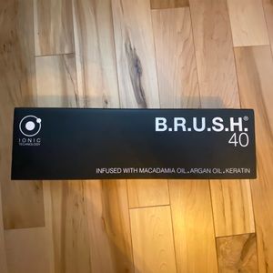 B.R.U.S.H 40 hair dryer. Round brush dryer. Iconic Technology